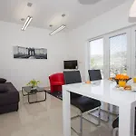 Apartments And Room Adriatic Blue